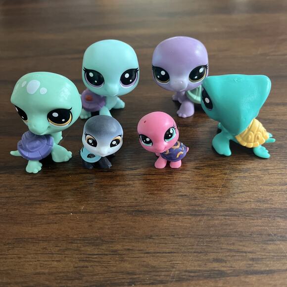 LPS #1-60 Captain Gilturtle #2-112 Bev Gilturtle #2-53 Meg Turtell #2-52 Tim +2 - Picture 1 of 9